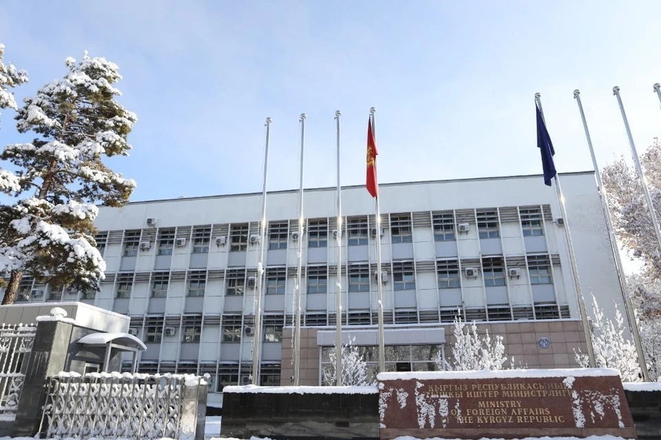 Планирующих поездки на украинскую территорию кыргызстанцев просят «воздержаться» от них.