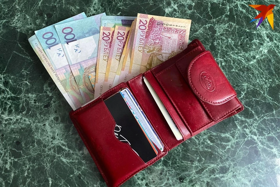 В Беларуси резко упала средняя зарплата как в рублях, так и в долларах. Фото: Кира ИВАНОВА