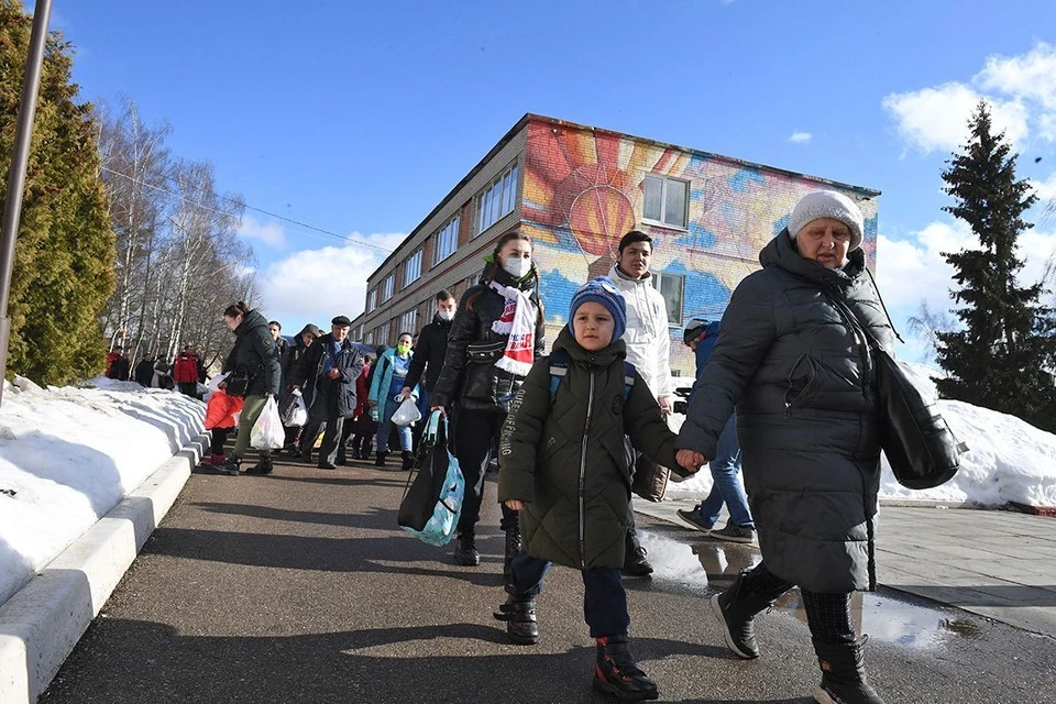 В МЧС сообщили, что работа по приему беженцев из Донбасса завершится в выходные