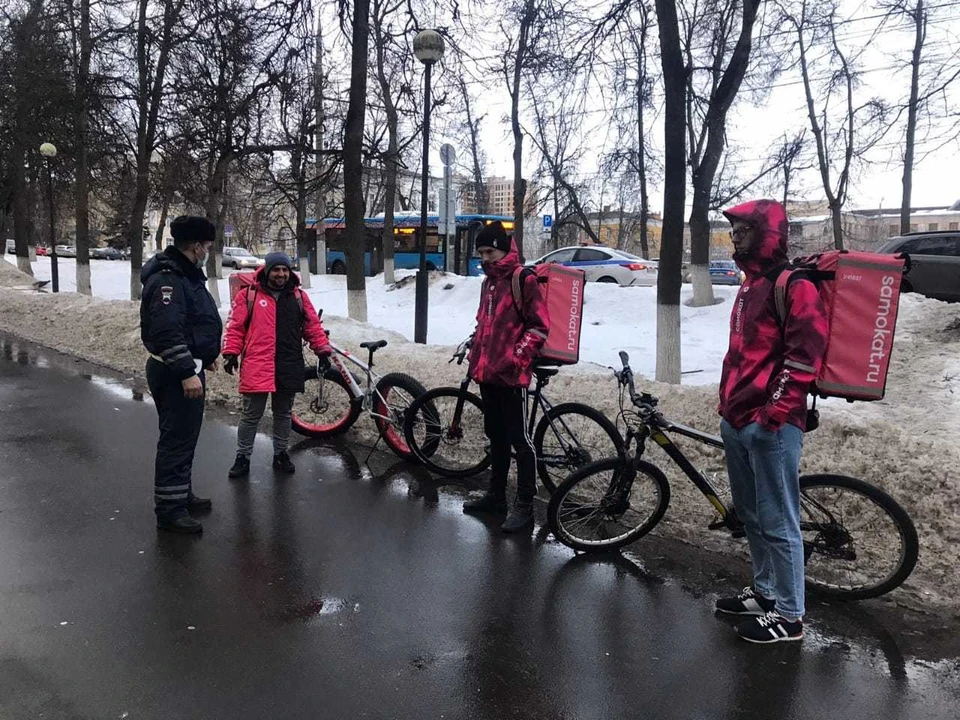 В Туле оштрафовали за нарушение правил дорожного движения 7 велокурьеров