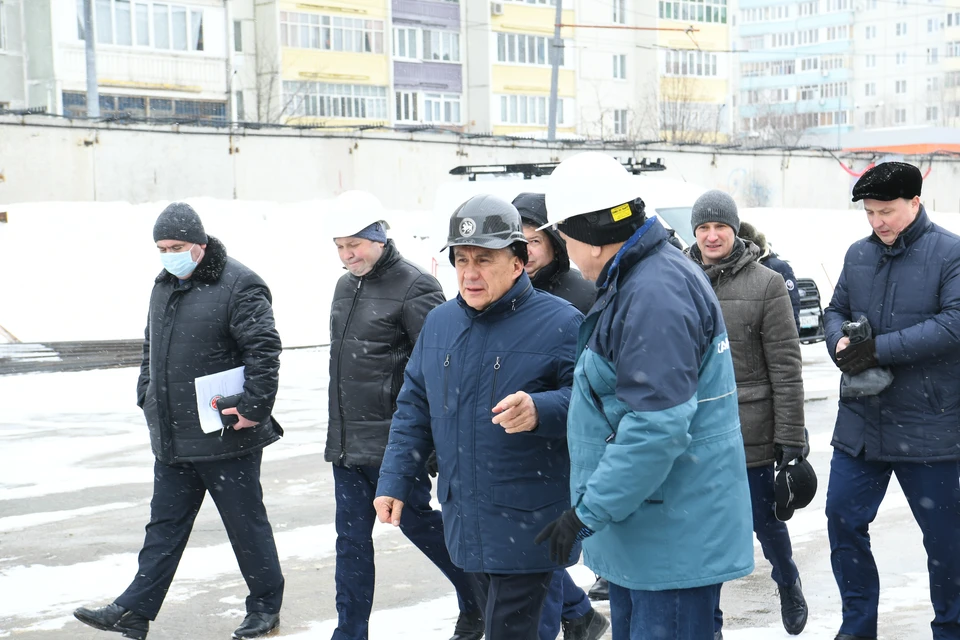 Минниханов пообщался с работниками АО «Казметрострой» о ходе работы. Фото: president.tatarstan.ru