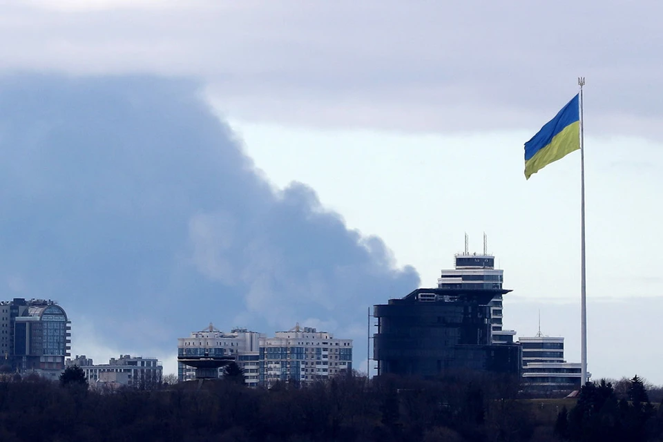 Из-за того, что украинские войска прячут свою технику в городах, снаряды прилетают прямо в жилые дома.
