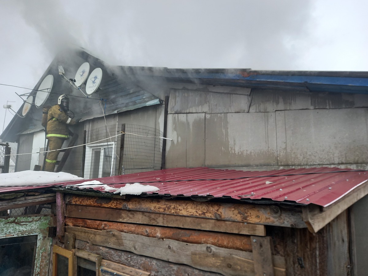 В Орловской области мальчик вывел из полыхающего дома своих младших братьев  - KP.RU