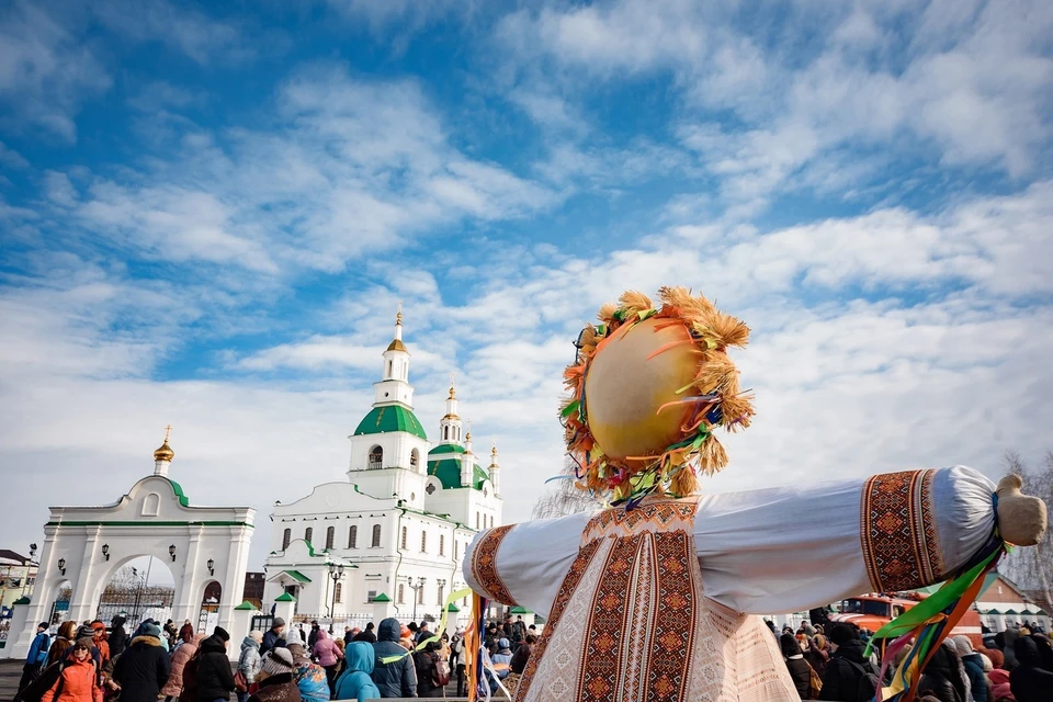 В Ялуторовске отменили традиционное переворачивание блина на Масленицу. Фото - "Ялуторовск: официальные новости" в ВК.
