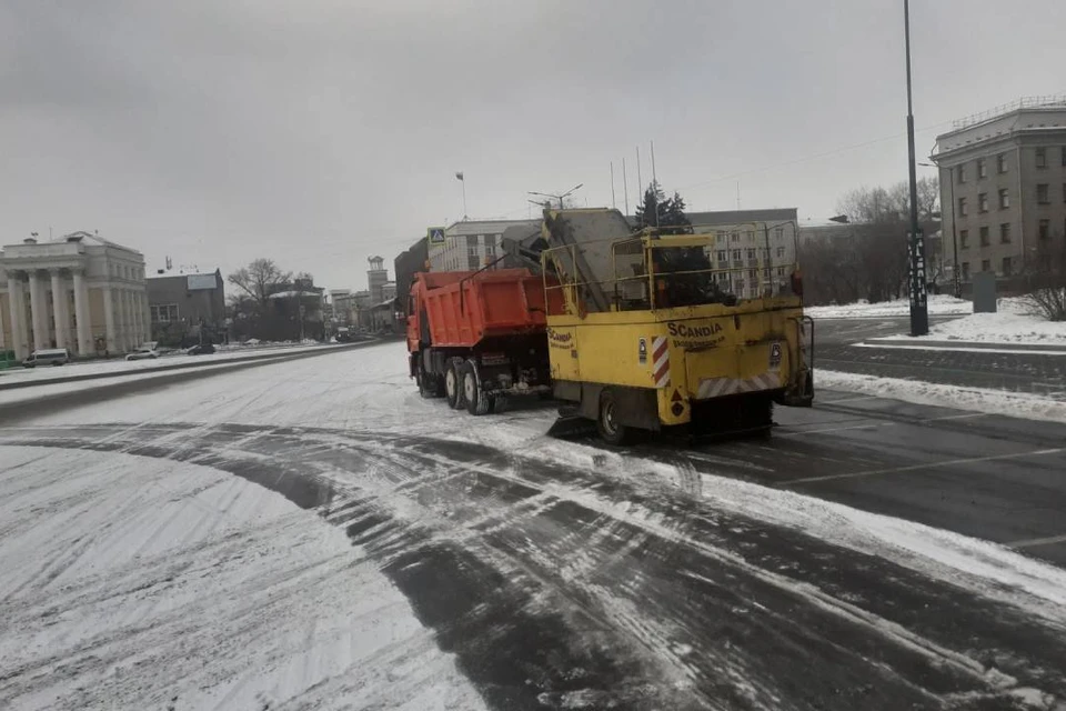 80 спецмашин борются с последствиями снегопада в Иркутске. Фото: администрация Иркутска