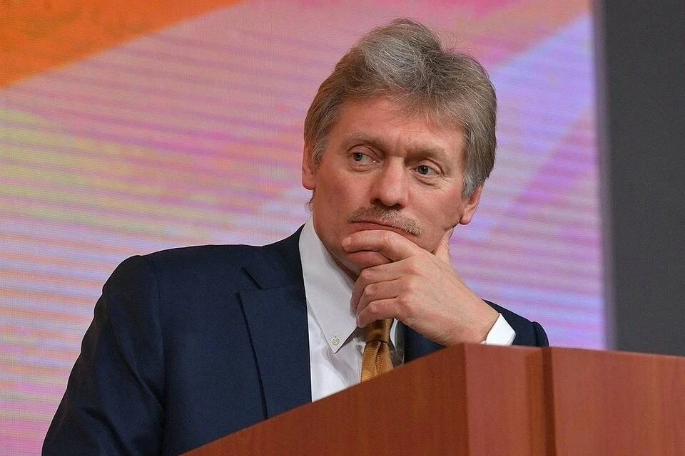 Войска РФ на Украине не осуществляют ударов по жилому комплексу, это исключено, заявил Песков
