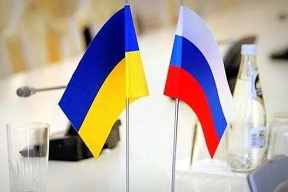 СМИ сообщают, что переговоры России и Украины не отменяются, а сдвигаются по времени. Фото: КГГА