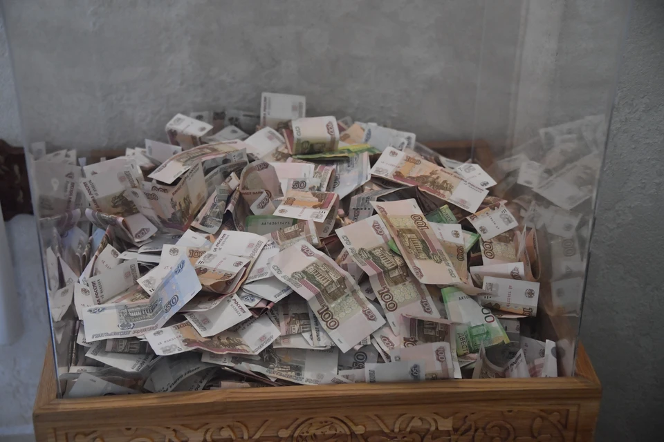 Вор украл больше 5 тысяч рублей пожертвований.
