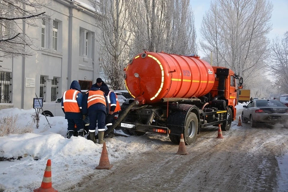 Водоканал. Сотрудники Омского водоканала. Росводоканал Омск. ОМСКВОДОКАНАЛ авария.