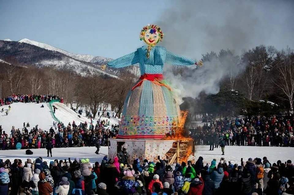 Церемония сожжения Масленицы. Фото: архив "КП-Сахалин"