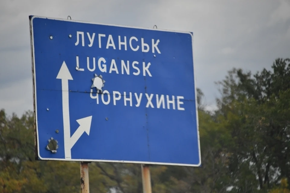 В Луганске горит нефтебаза