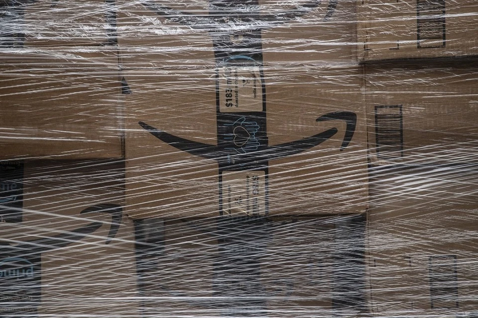 Amazon прекращает отправку товаров в белорусам. Фото: Twitter @business