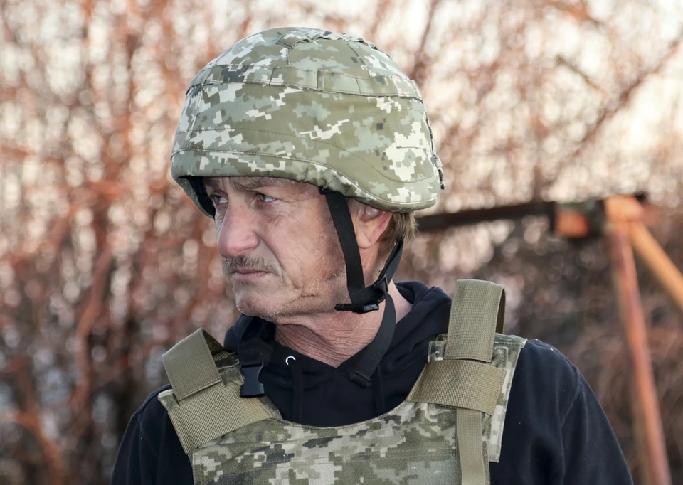 Шон Пенн ездил снимать украинских военных в Приазовье, Мариуполь, долго находился в Киеве, но до Донбасса так и не доехал.