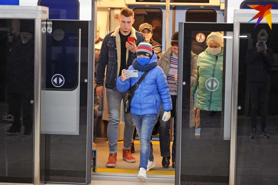 Минчане в последнее время расслабились: в общественном транспорте и в супермаркетах все меньше людей в масках.