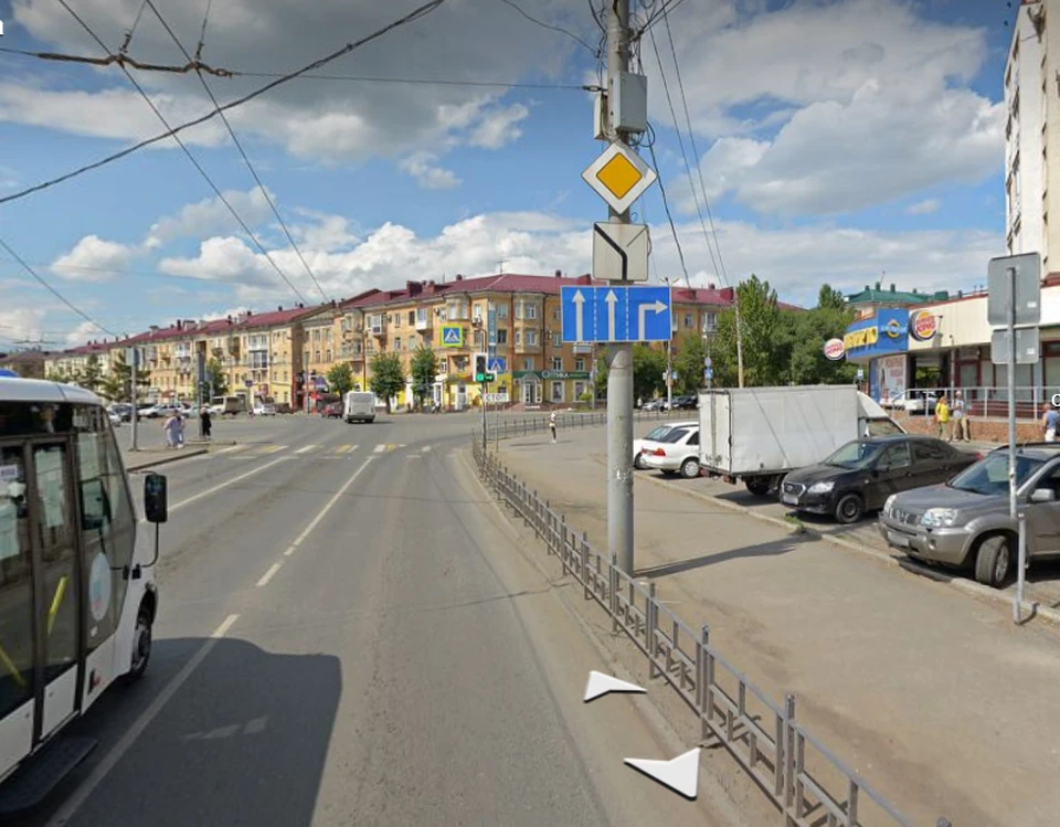 Поворот направо останется возможным, но в едином потоке с автомобилями, движущимися в прямом направлении