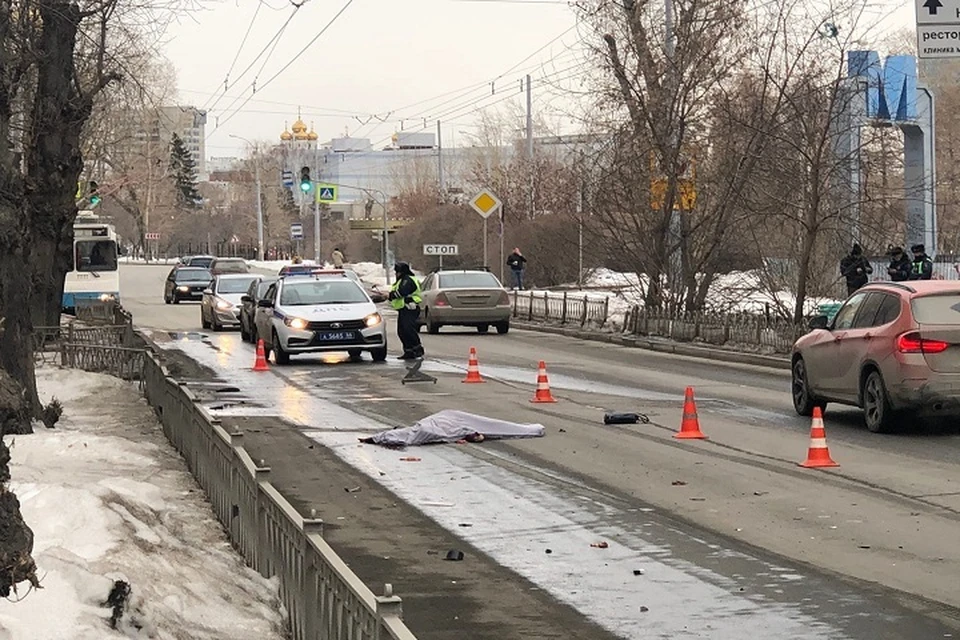 На месте работают сотрудники ДПС.