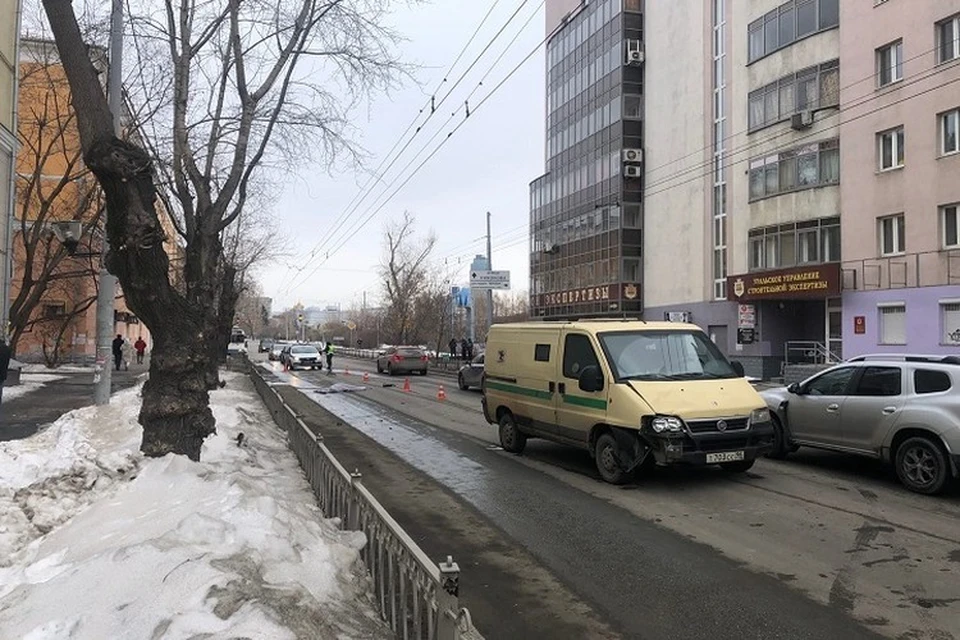 Женщина перебегала дорогу в неположенном месте