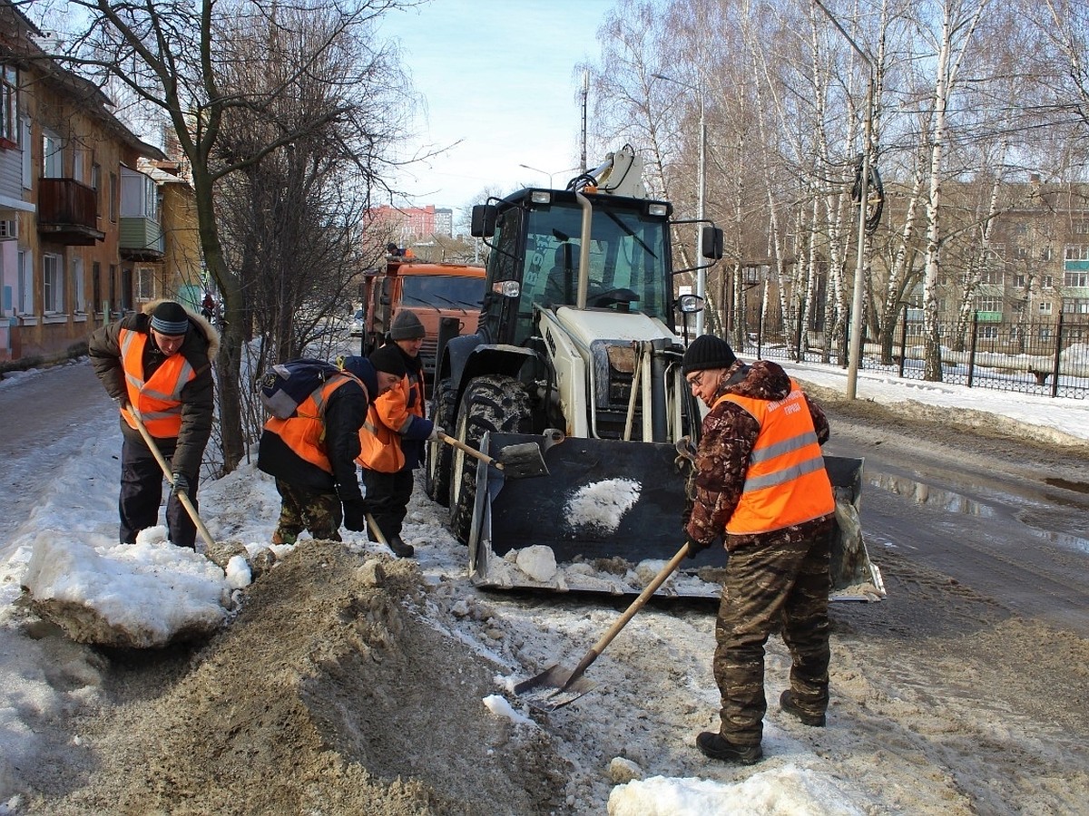 Весеннее обновление Рязани: уборка пыли, вывоз снега, обрезка деревьев -  KP.RU