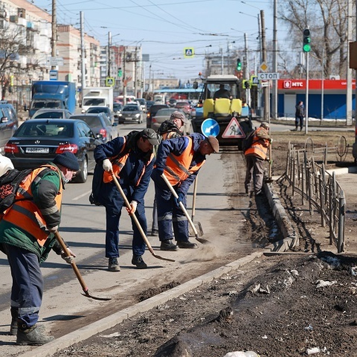 Почти 200 тонн мусора вывезено с городских дорог с начала генеральной  уборки Дзержинска - KP.RU