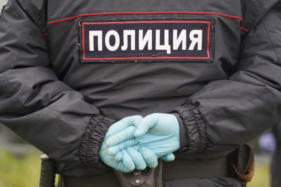 В Ростове полицейский отобрал карманные деньги у школьницы.