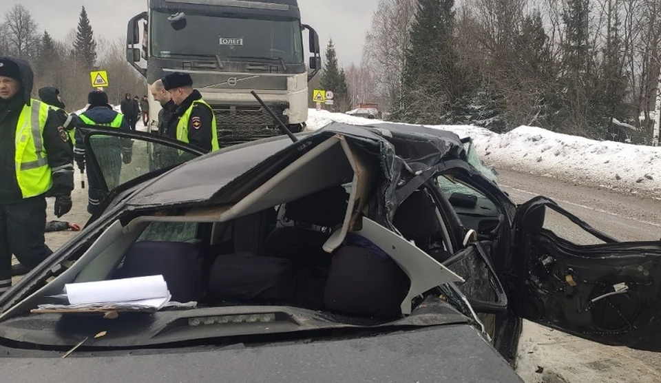 В ДТП погибли двое взрослых и ребенок.