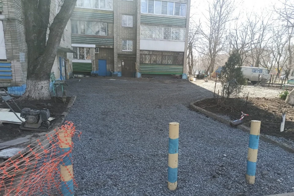 На придомовой территории рабочие уже сняли старый асфальт. Фото: страница в VK Алексея Логвиненко.