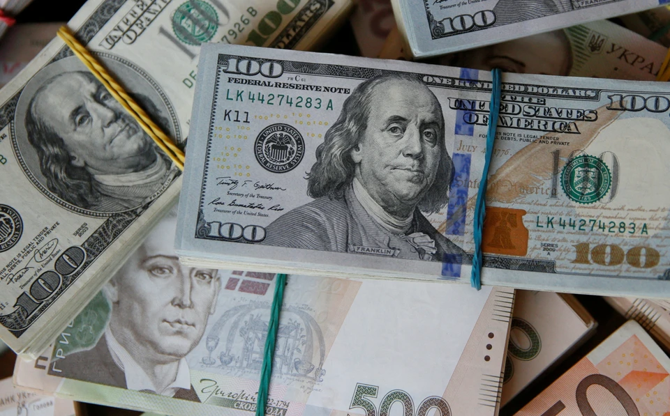 Курс доллара упал на 4,79 рубля по итогам вторника