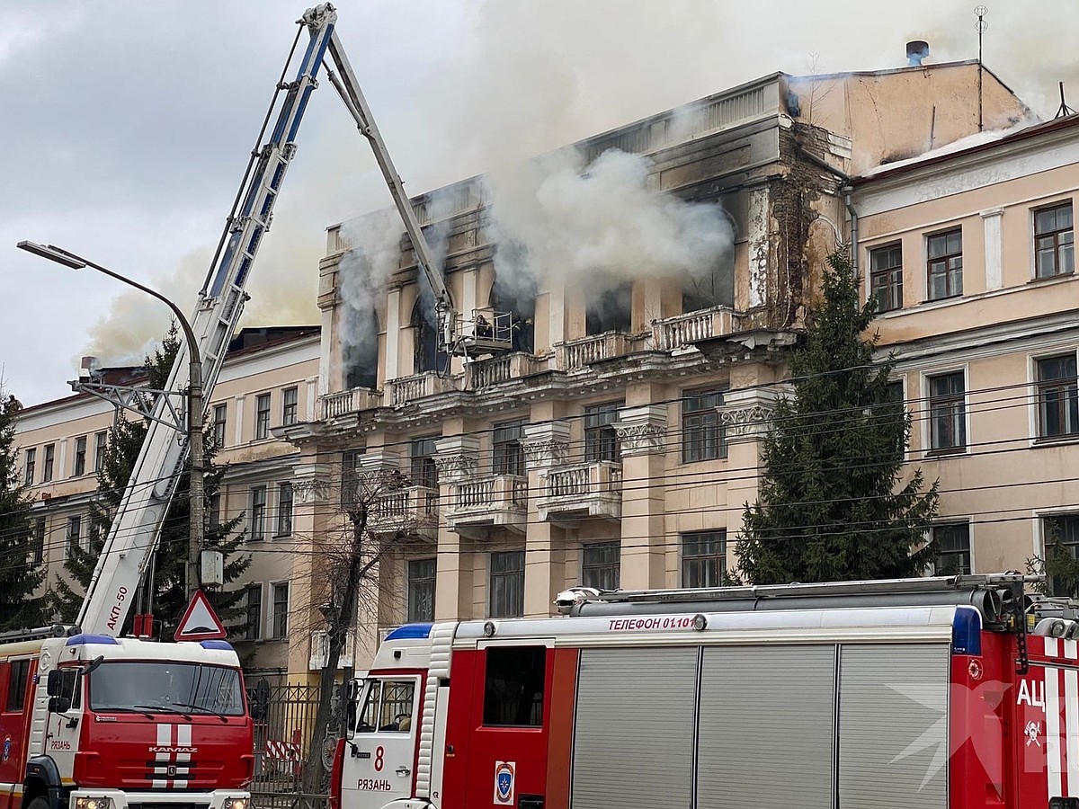 Чиновники о здании бывшего училища связи незадолго до пожара: Прорабатываем  вопрос о его дальнейшей эксплуатации - KP.RU