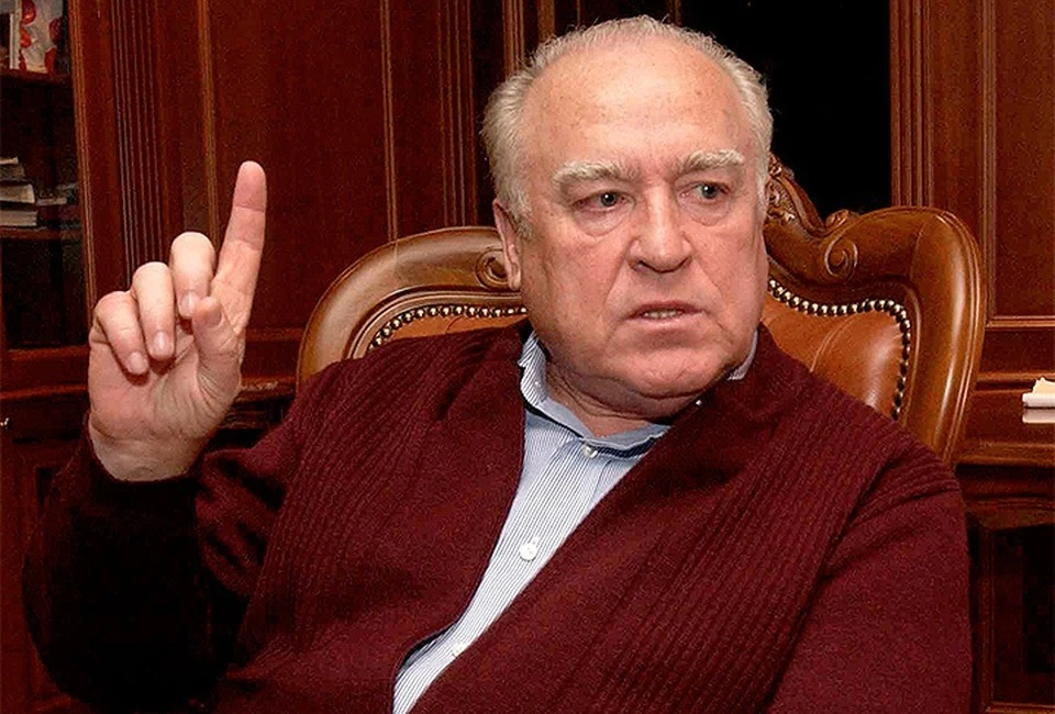 Виктор Черномырдин - председатель правительства РФ с 1992 по 1998 год.