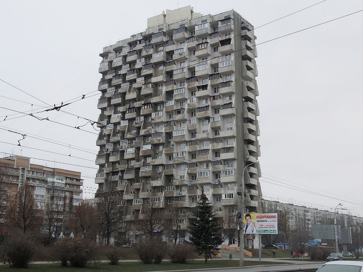 В Самаре дом-кукуруза остался без электричества, воды и отопления - KP.RU