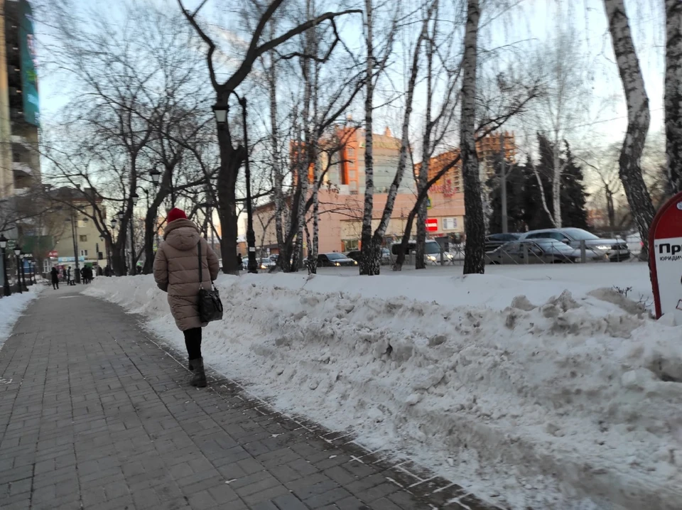 Город пришла. Весна в городе. Город весной. Апрель в городе. Весна в городе фото.