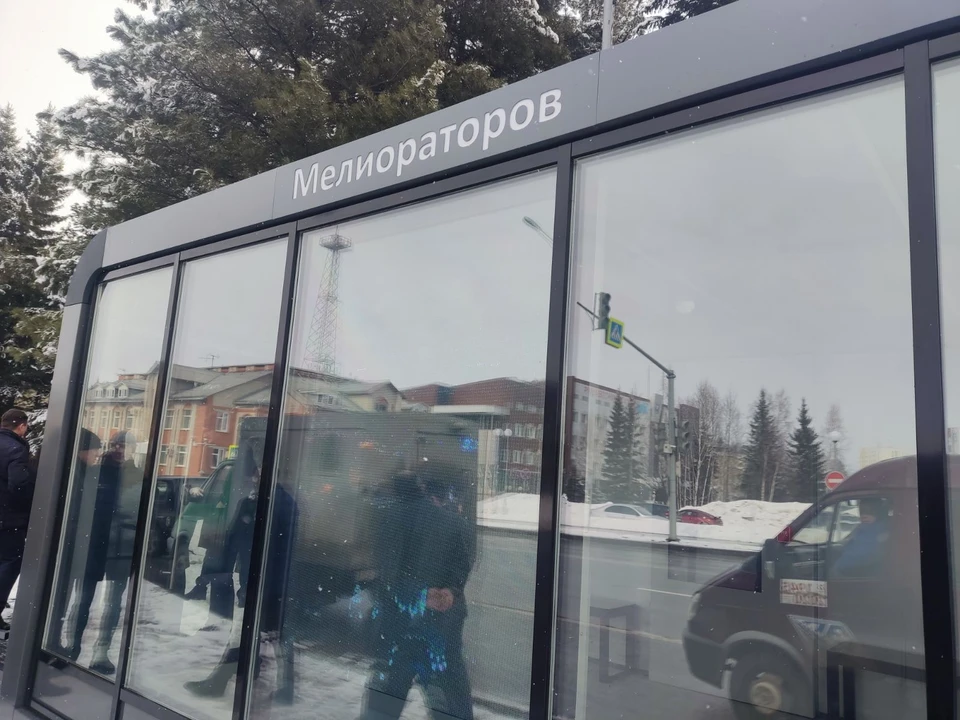 В Ханты-Мансийске прошла общественная приемка теплых «умных» остановок Фото: Городской информационный центр