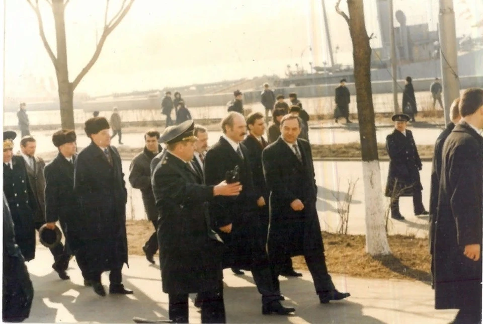 Александр Лукашенко впервые посетил Владивосток в феврале 1998 года. Фото: газета "Владивосток"