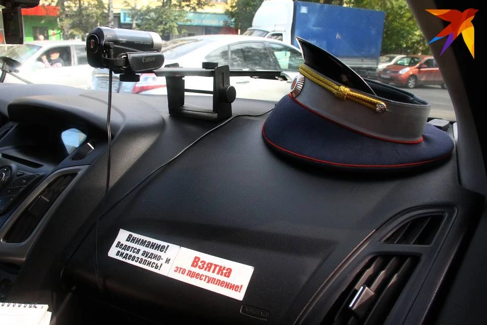 Северянка пыталась дать взятку инспектору ДПС.