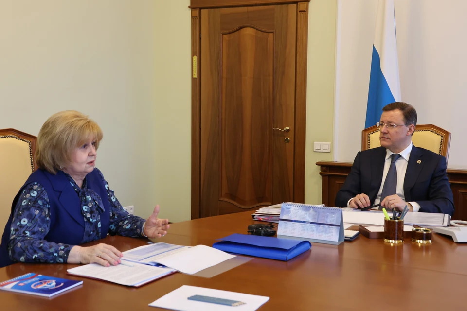 Ольга Гальцова представила ежегодный доклад губернатору Дмитрию Азарову / Фото: правительство Самарской области