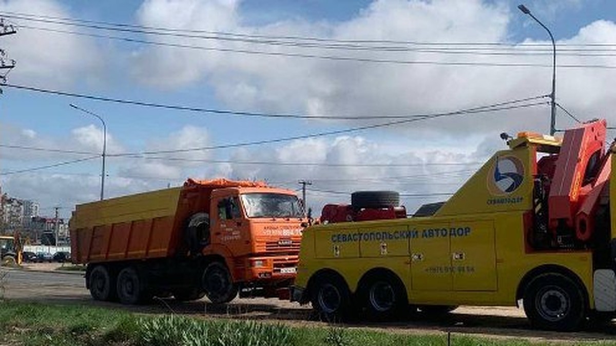 В Севастополе сотрудники ГИБДД остановили очередной вывоз отходов в Юхарину  балку - KP.RU