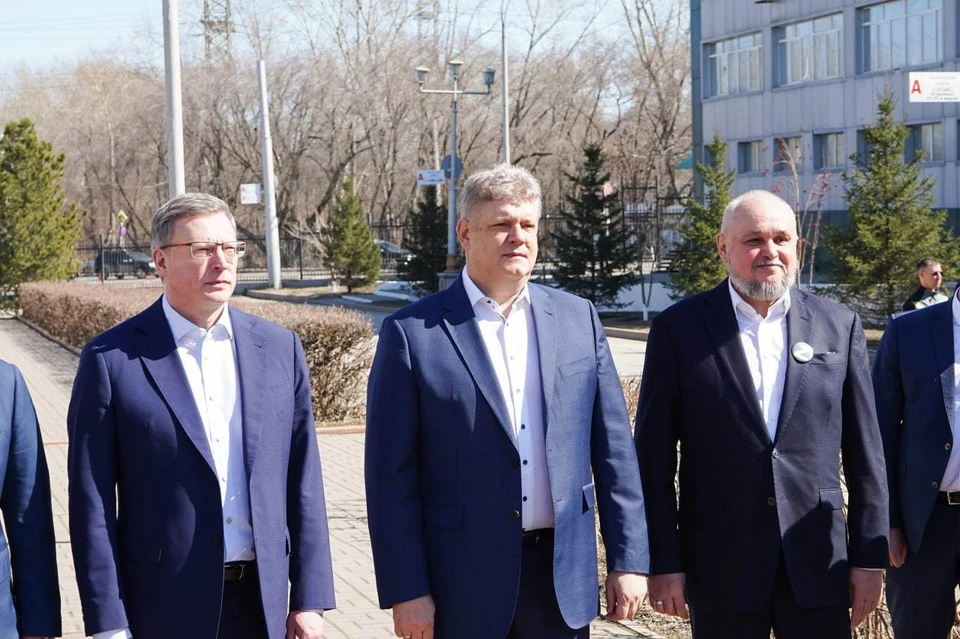 Глава омского региона посетил несколько предприятий Кемеровской области