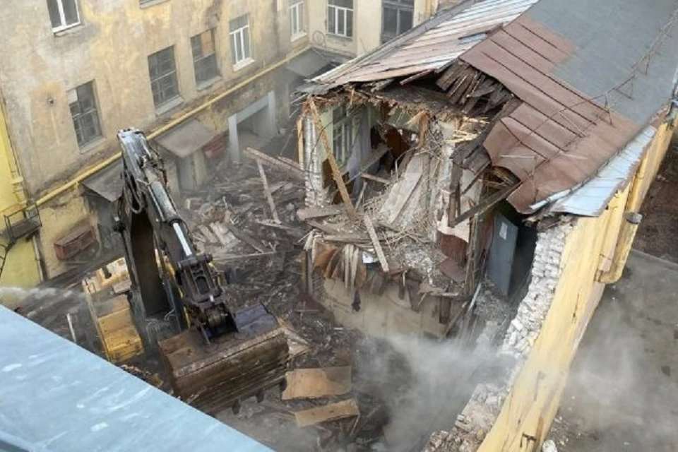 На Петроградской стороне сносят бани Екимовой. Фото: "Мойка 78".