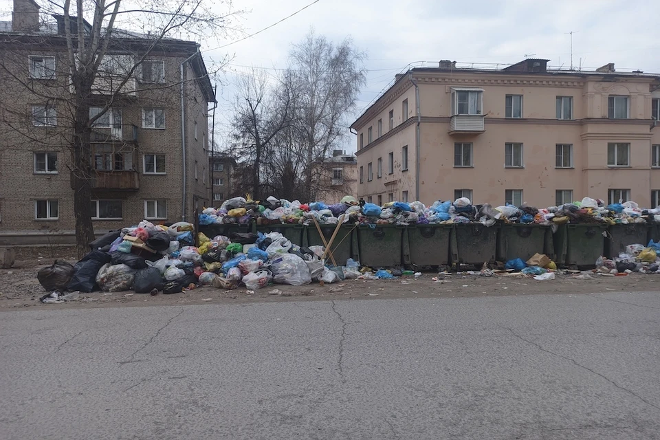 Когда вернуться к уборке мусора, пока непонятно. Фото: "Город Обь Онлайн"