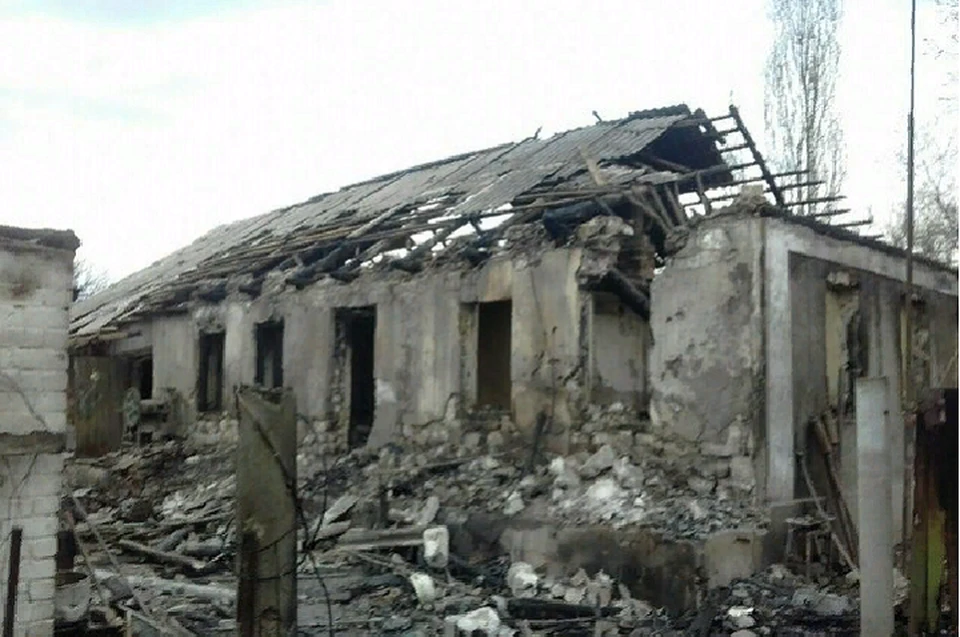 Последствия обстрела поселка городского типа Фрунзе Славяносербского района. Фото: Представительство ЛНР в СЦКК