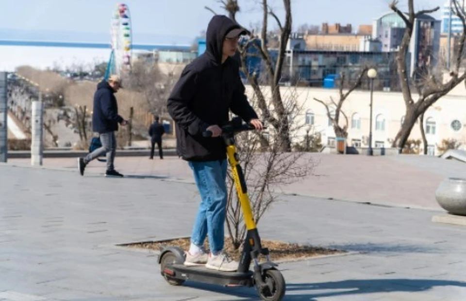Самокаты в миг заполонили столицу Приморья.