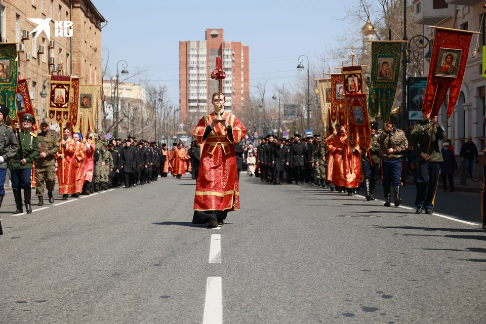 Горожане прошли в Крестном ходе впервые с 2019 года.