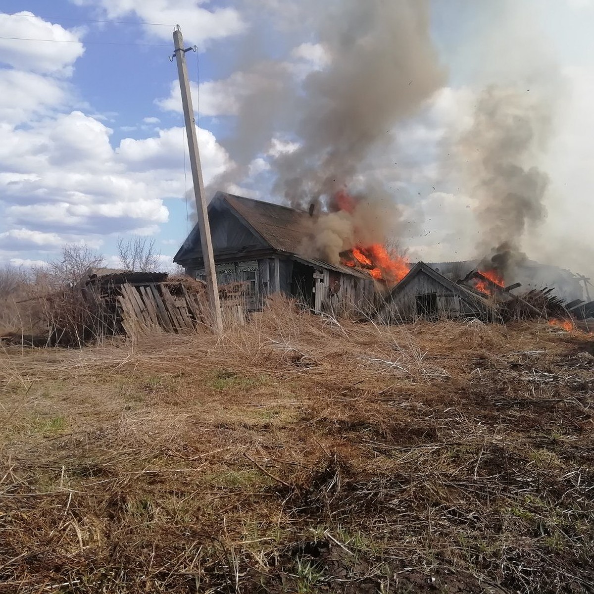 В Карсунском районе из-за пожара чуть не пострадали люди - KP.RU