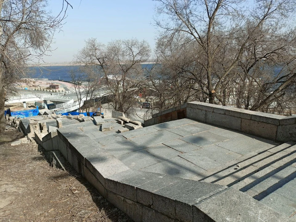 Вдоль обновленной лестницы установят новые фонари.