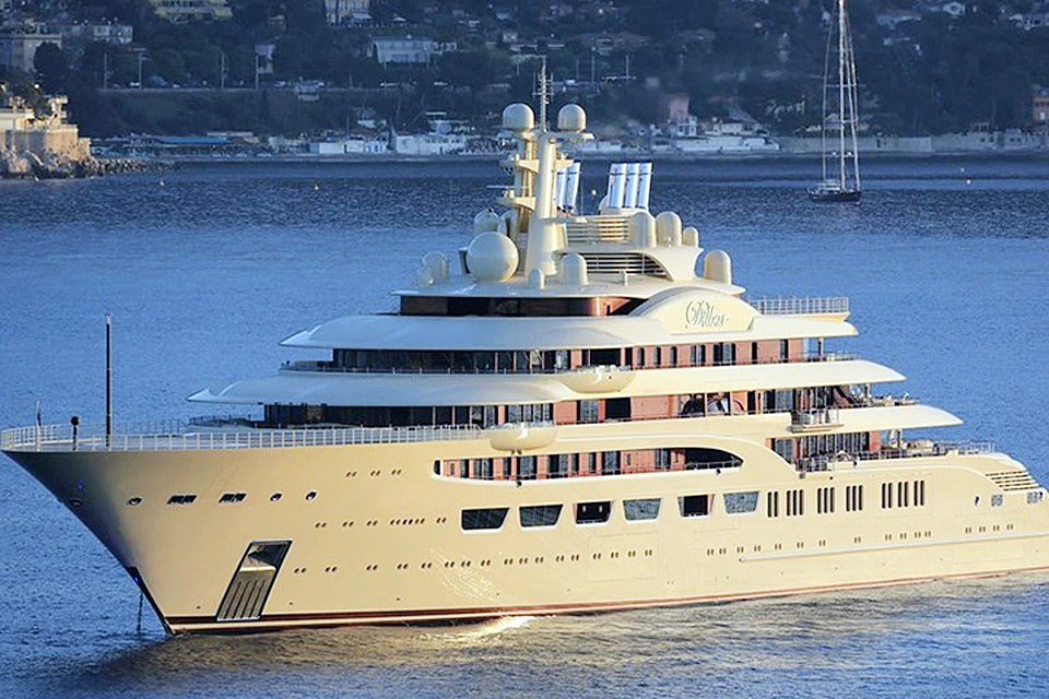 Если говорить о самой дорогой конфискованной яхте, то тут бесспорный лидер – Алишер Усманов со своей «Dilbar»