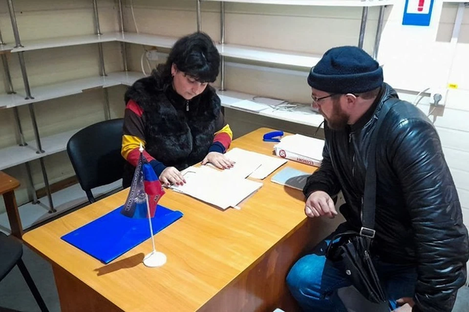 В Мариуполе уже работает отделение ЗАГС, куда можно обратиться с запросом. Фото: Минюст ДНР