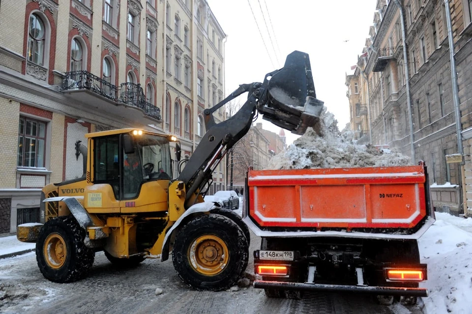 23 уголовных дела завели из-за уборки снега в Петербурге.
