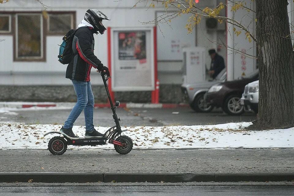 В России предложили ввести ОСАГО для владельцев электросамокатов и скутеров