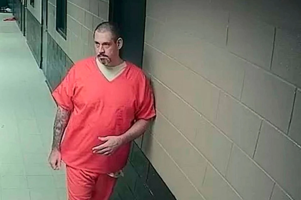 Беглый преступник Кейси Уайт, 38 лет, был арестован в 2020 году и обвинен в убийстве. Фото: Офис шерифа округа Лодердейл