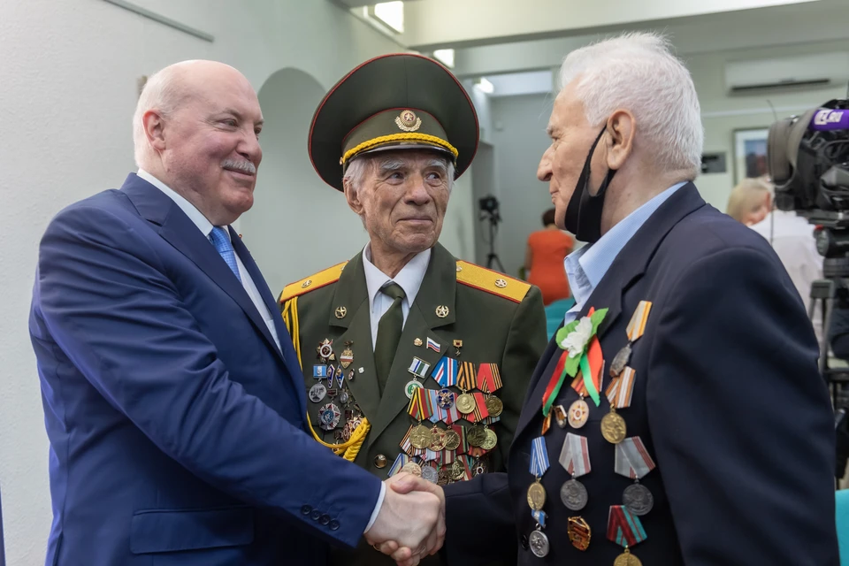 К празднику Победы ветеранам выплатят федеральную поддержку в размере 10 тысяч рублей.